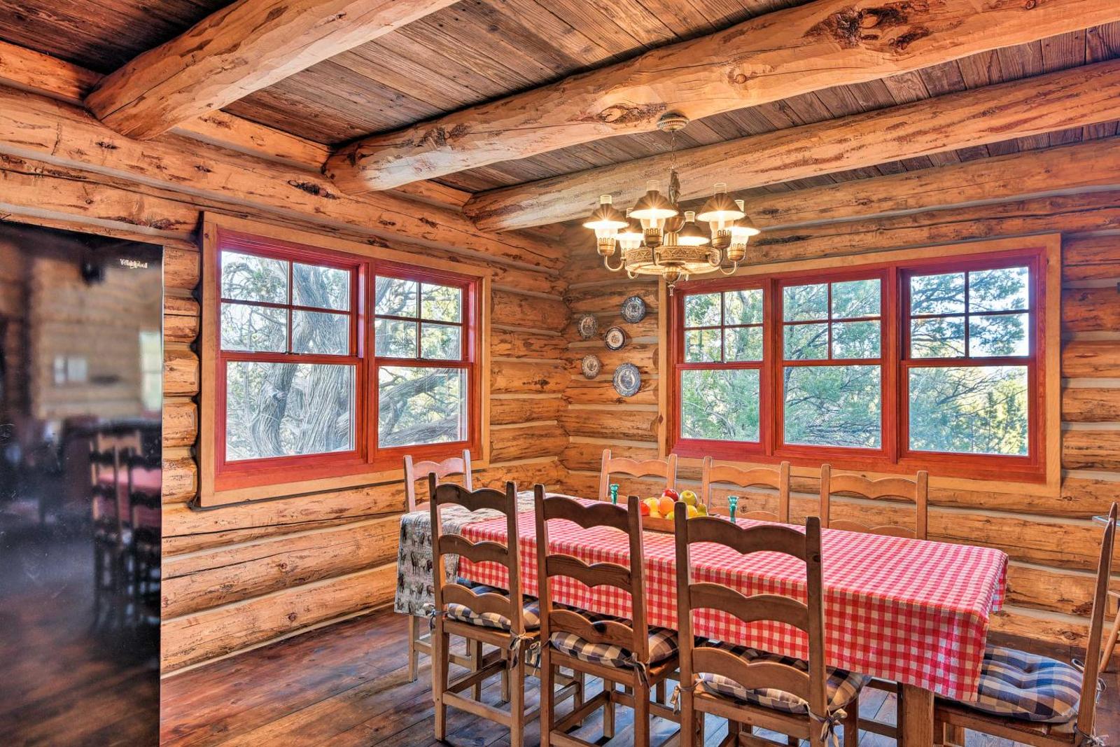 Private 'Gateway to the Grand Canyon' Retreat Main image 1