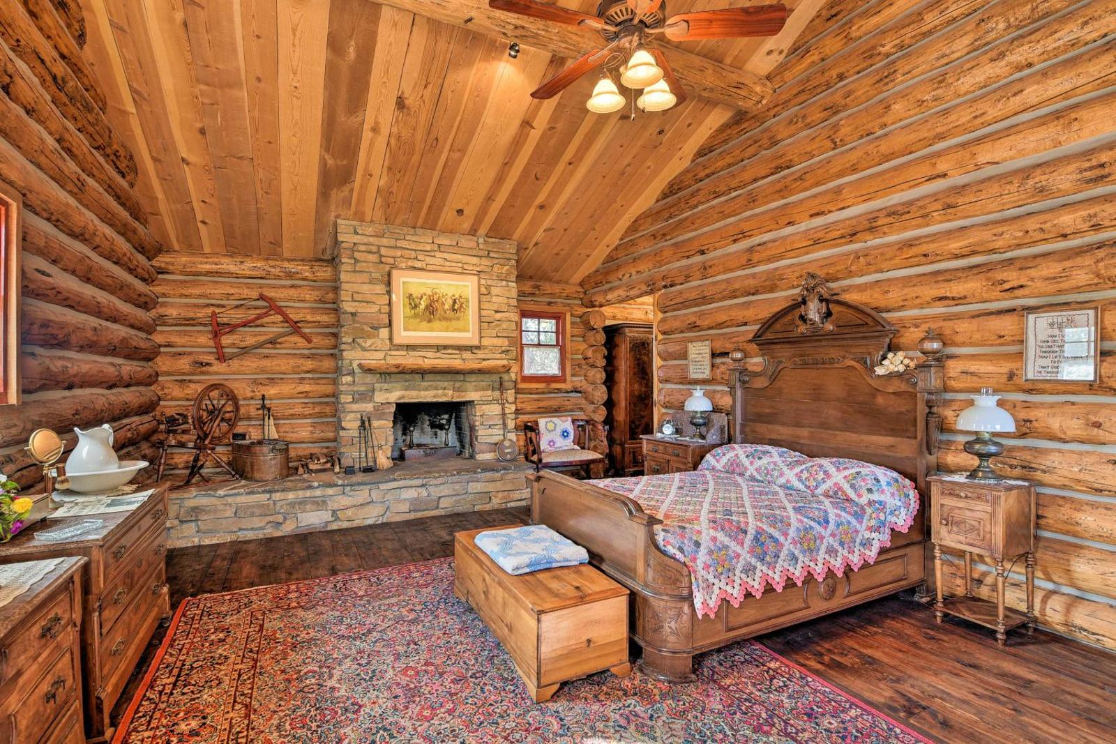 Private 'Gateway to the Grand Canyon' Retreat Main image 2